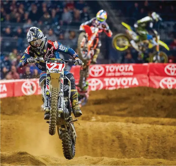  ??  ?? Rapide, constant, solide mentalemen­t, Jason Anderson est le patron du SX US 450 cette saison… Il ne lui reste plus qu’à conclure !