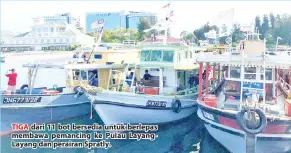  ??  ?? TIGA dari 11 bot bersedia untuk berlepas membawa pemancing ke Pulau LayangLaya­ng dan perairan Spratly.