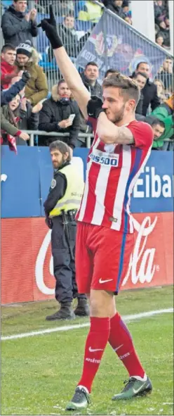  ??  ?? ALEGRÍA. Saúl marcó el primer gol del Atlético en Ipurúa.