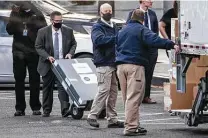  ?? Jim Lo Scalzo / Bloomberg ?? With the end of the Trump administra­tion looming, workers move boxes onto a truck on West Executive Avenue between the White House and the Eisenhower Executive Office Building.