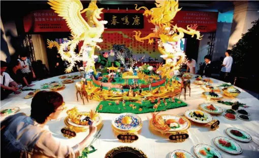  ??  ?? August 27, 2010: At the 11th China Food Festival and the 9th Internatio­nal Food Expo held in Shenyang, Liaoning Province, the “top 10 cultural theme banquets of China” are exhibited, becoming visual feasts for visitors. Xinhua