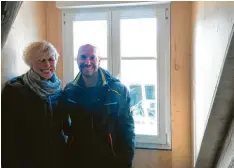  ??  ?? Christian Busam und Annett Loeprecht aus Donauwörth haben die Simonsmühl­e in Blindheim gekauft und schaffen sich nun ihr neues Eigenheim.