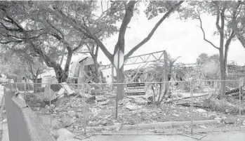  ?? TAIMY ALVAREZ/SOUTH FLORIDA SUN SENTINEL ?? The aftermath of an explosion at a shopping center on July 6 in Plantation.