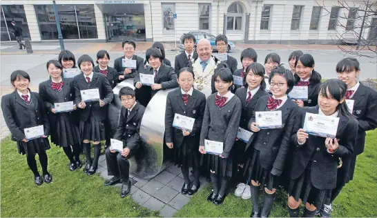  ?? Photo: MYTCHALL BRANSGROVE/FAIRFAX NZ ?? Warm welcome: A group of 21 students from Ikubunkan Junior High School in Tokyo was formally welcomed to the Timaru District by Mayor Damon Odey yesterday.