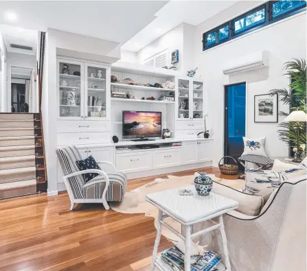  ??  ?? The winning bidder paid just $500 more than the underbidde­r to secure 7 Pindari Ave, Burleigh Heads, for $1.1105 million.