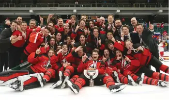  ??  ?? Members of Team Canada gather for the traditiona­l team photo after winning the World Under-18 Hockey Championsh­ip gold medal. IIHF.com