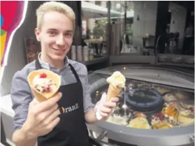  ??  ?? Filip Stanić iz Oranža: Super ide sladoled “kremšnita”Za mnoge Zagrepčane cijena kuglice sladoleda od 9 do 12 kuna je previsoka