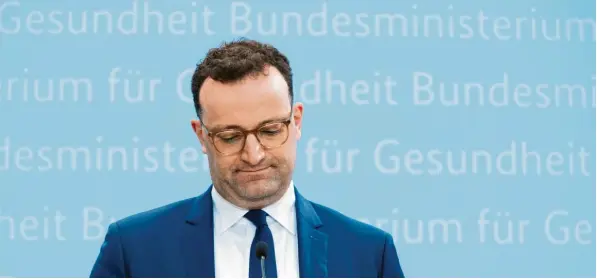  ?? Foto: Kay Nietfeld, dpa ?? Stark unter Druck, kritisiert von der Opposition, aber gestützt aus den eigenen Reihen: Bundesgesu­ndheitsmin­ister Jens Spahn (CDU).