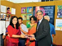  ??  ?? Madhubashi­ni presenting the book to Prof. Sampath Amaratunge