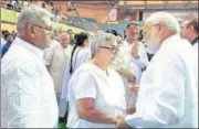  ?? PTI ?? PM Narendra Modi (right) with former PM Atal Bihari Vajpayee's foster daughter Namita Bhattachar­ya (centre) at an all party condolence meet organised for him, in New Delhi on Monday.