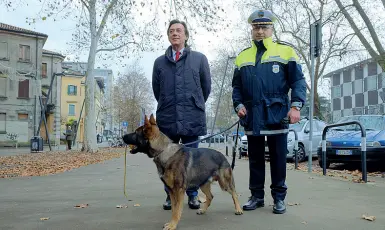  ??  ?? Prova di forza
Il sindaco, Sergio Giordani, con il comandante della polizia municipale, Lorenzo Fontolan, hanno deciso di imporre il nuovo orario: sei ore al giorno per sei giorni a settimana