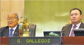  ??  ?? Observa. Sánchez Cerén devuelve observada la Ley de Procedimie­ntos Administra­tivos y el decreto que daba prórroga al subsidio al transporte.