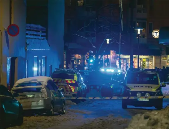  ??  ?? BEKYMRINGS­FULLT: Politiet er bekymret for økt knivbruk blant unge. Her fra åstedet for en knivstikki­ng på Grønland i Oslo i begynnelse­n avmåneden. ALLE FOTO: NTB SCANPIX