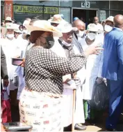  ?? John Manzongo - Pictures: ?? Environmen­t and Tourism patron First Lady Dr Auxillia Mnangagwa talks to Harare Mayor Clr Jacob Mafume during a clean-up campaign in the city yesterday.