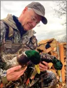  ?? ( Arkansas Democrat-Gazette/Bryan Hendricks) ?? Gov. Asa Hutchinson admires a pair of mallard drakes taken Monday while hunting at Hampton’s Reservoir.