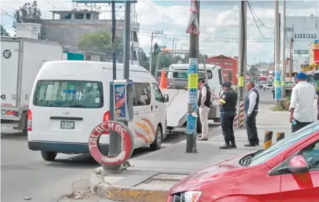  ??  ?? Desde el miércoles por la tarde se incrementó la presencia policial en Tecámac de elementos de la corporació­n local y de la Secretaría de Seguridad del Edomex.