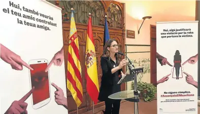  ?? MANOLO NEBOT ?? La vicepresid­enta, Mónica Oltra, ayer, en la presentaci­ón de la campaña del 25-N en la Casa dels Caragols.