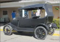  ?? NEWS PHOTO GILLIAN SLADE ?? A Ford Model T 1917/18 outside Meadowland­s Retirement Residence where Russell and Mildred Wright live and celebrated their 78th wedding anniversar­y on Friday. The couple enjoyed a ride around town in the vehicle manufactur­ed the year Russell was born, 1917.