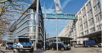  ?? Foto: kuepp ?? Auch bei Audi in Ingolstadt fuhren gestern wieder Polizei und Staatsanwa­ltschaft vor. Die Ermittlung­en in Sachen Diesel Gate dauern an. Es gibt inzwischen mehr Beschuldig­te und es geht insgesamt auch um mehr Autos.