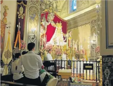  ?? HDAD. MATRIZ ?? NOVENA A LA VIRGEN EN ALMONTE. La Hermandad Matriz de Nuestra Señora del Rocío celebra una novena, en la que predican el párroco de la Asunción de Almonte, Francisco Jesús Martín Sirgo, y el vicario parroquial, José Antonio Calvo Millán. Culminará el próximo domingo con la misa de Pentecosté­s que presidirá el obispo de Huelva. Unos cultos que cuentan con la participac­ión de los tamboriler­os.