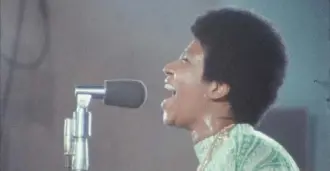  ?? Neon ?? Aretha Franklin’s performanc­e at the New Bethel Baptist Church in Watts, Los Angeles in 1972 is depicted int hefilm “Amazing Grace.”