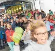  ?? FOTO: FELIX KÄSTLE/DPA ?? Die Grundschül­er, wie hier in Fischbach, freuen sich auf durchgepla­nte Ferientage.