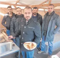  ?? FOTO: SCHNEIDER ?? Beim Fischfest der türkisch-islamische­n Gemeinde Ellwangen standen Dorade und Sardellen auf der opulenten Speisekart­e.