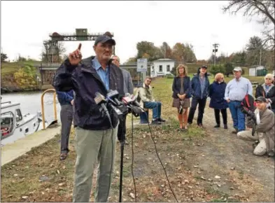  ?? GLENN GRIFFITH — GGRIFFITH@DIGITALFIR­STMEDIA.COM ?? John Lipscomb, Riverkeepe­r vice president of advocacy, explains why the environmen­tal organizati­on is opposing the expansion of the Colonie landfill.