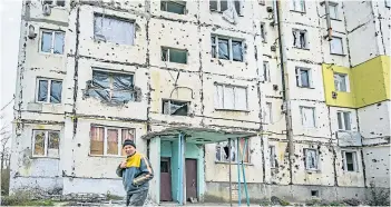  ?? ?? A damaged building in Vysokopill­ya, a recently liberated village in Kherson province.