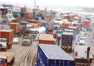  ??  ?? Gridlock along Apapa road in Lagos