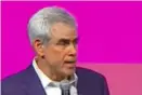  ?? YOUTUBE ?? Vi har gått fra en lekbasert til en
mobilbaser­t barndom, mener psykologen Jonathan Haidt. Han mener konsekvens­ene vi nå ser er
alarmerend­e.