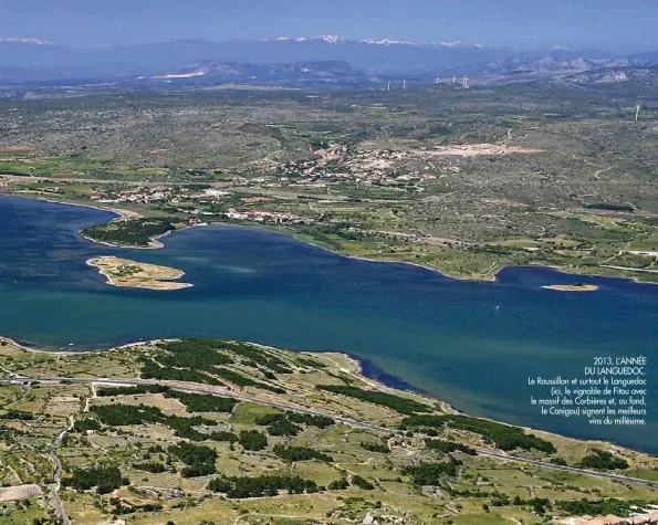  ??  ?? 2013, L’ANNÉE DU LANGUEDOC. Le Roussillon et surtout le Languedoc
(ici, le vignoble de Fitou avec le massif des Corbières et, au fond, le Canigou) signent les meilleurs
vins du millésime.