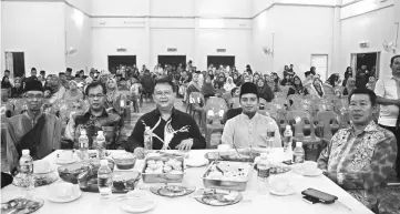  ??  ?? (From left) Councilor Mohd Illahi Junaidi, Jamit, Nanta, Kapit District Office administra­tive officer Wan Mohd Shukri, and Belayong at the Ramah Tamah Aidilfitri event.