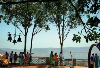  ??  ?? A viewpoint in Panchgani; ( below) Table Land is a large flat expanse of volcanic laterite rock.