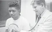  ?? Marie D. De Jesús / Houston Chronicle ?? John Vanderzyl, a physician at Sugar Lakes Family Practice, wants to continue treating longtime patients like Darrion Solomon, 17, independen­tly.