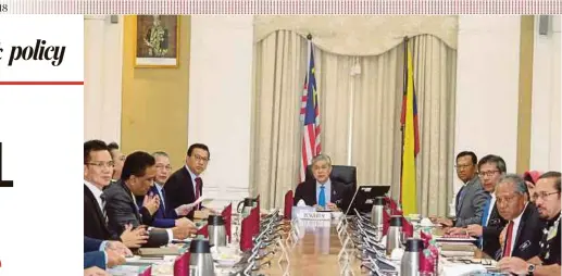  ?? PIC BY MOHD FADLI HAMZAH ?? Deputy Prime Minister Datuk Seri Dr Ahmad Zahid Hamidi chairing the special committee’s meeting on Johor Causeway’s congestion in Putrajaya yesterday. With him are Transport Minister Datuk Seri Liow Tiong Lai (fourth from left), Works Minister Datuk...