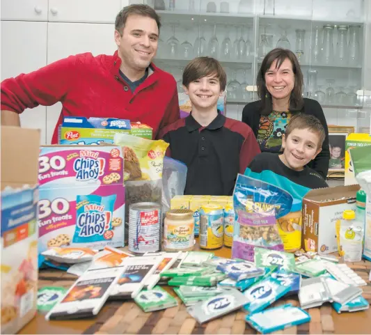  ?? PHOTO BEN PELOSSE ?? Le contenu du garde-manger de la famille Lalonde-Paquin a été confisqué avant la veille du début de l’expérience.