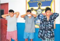  ??  ?? Delitos. Los arrestados son acusados de agrupacion­es ilícitas, tenencia ilegal de arma y droga.