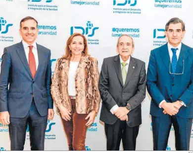  ?? M.G. ?? Juan Yermo, María Vila, Emilio Lora-Tamayo y Juan Abarca, en la Universida­d Camilo José Cela, Madrid.