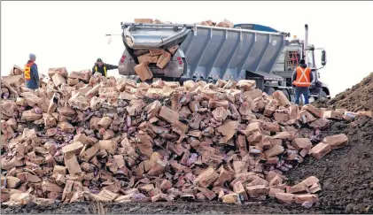  ?? JEFF MCINTOSH/THE CANADIAN PRESS ?? Beef from the XL Foods cattle processing plant is dumped at a landfill site near Brooks, Alta., on this Oct. 22, 2012 photo. A report from an internatio­nal environmen­tal group is calling for action to reduce the large amount of food wasted in Canada.