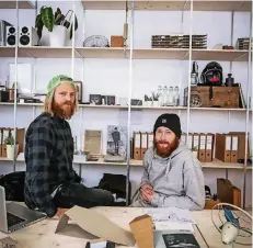  ?? RP-FOTO: HANS-JÜRGEN BAUER ?? Zwei Männer und ihre roten Bärte: Max Grütering (l.) und Lennart Efsing haben „Redbeard Interior“gegründet.