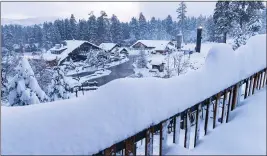  ?? BIG BEAR MOUNTAIN RESORT ?? Fresh snow fall covers Big Bear Mountain Resort in Big Bear Lake on Friday.