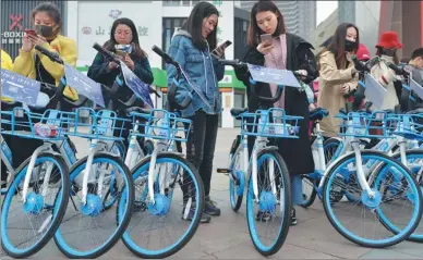  ?? PROVIDED TO CHINA DAILY ?? Bike-rental player Hellobike is popular among female bike-sharing users in Shenyang, Liaoning province.