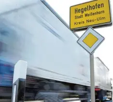  ?? Foto: Andreas Brücken ?? Die Bürger in Hegelhofen haben sich über die zunehmende Belastung durch Lkw be schwert, die vor allem nachts schlimm sei.