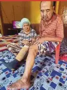  ?? PIC BY ZAMAN HURI ISA ?? Former soldier Ibrahim Awang Zakaria and his wife, Mariam Mamat, at his home in Kuala Krai.