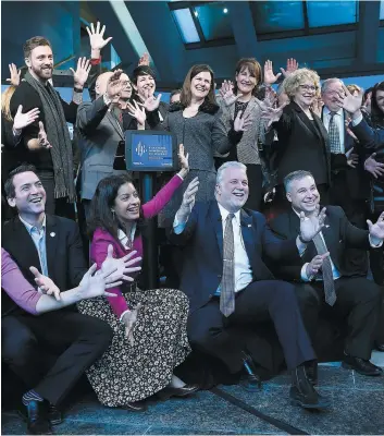  ?? PHOTO D’ARCHIVES, LE JOURNAL DE QUÉBEC, STEVENS LEBLANC ?? Philippe Couillard et ses ministres étaient bien heureux le 13 décembre dernier lors du dévoilemen­t de la Stratégie numérique du gouverneme­nt du Québec.