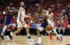  ?? CHRIS GRAYTHEN
Getty Images ?? Chris Paul of the Phoenix Suns drives the ball up the court against the New Orleans Pelicans at Smoothie King Center in New Orleans Thursday.