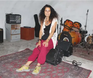  ?? (Barry Davis) ?? TRACEY SHIPLEY, founder of the Sobar alcohol-free live music bar for youth, poses at its premises in downtown Jerusalem.