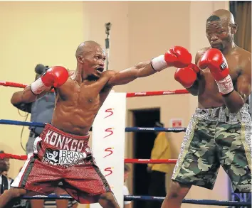  ?? Picture: MARK ANDREWS ?? BACK IN THE FRAME AGAIN: Simpiwe Konkco goes after Nkosinathi Joyi at Orient Theatre in a fight two years ago.