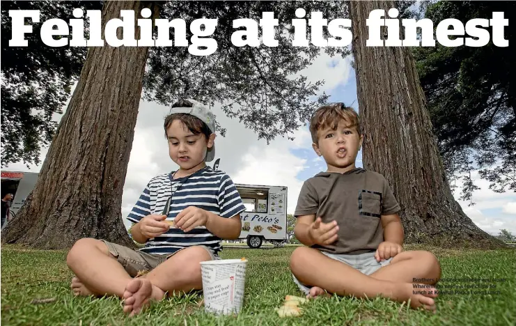  ?? PHOTO: WARWICK SMITH/STUFF ?? Brothers Leo Groombridg­e and Noah Wharehinga enjoy a few chips for lunch at Kowhai Park’s Long Lunch.